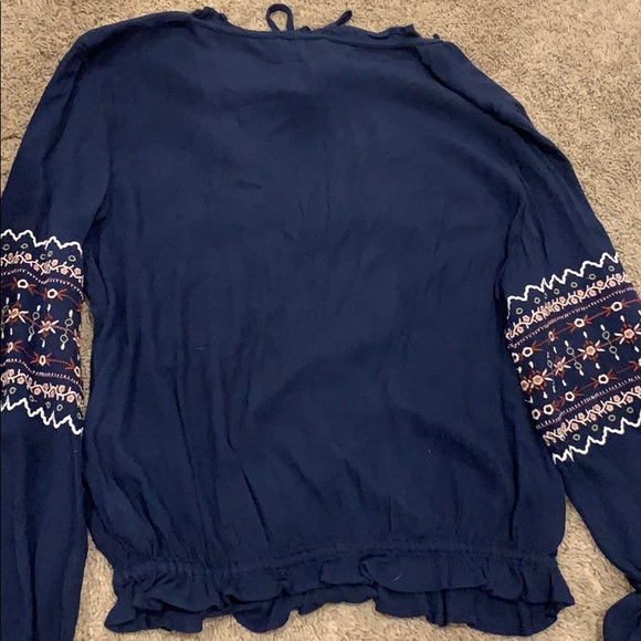 Silky floral embroidered top - Picture 3 of 4